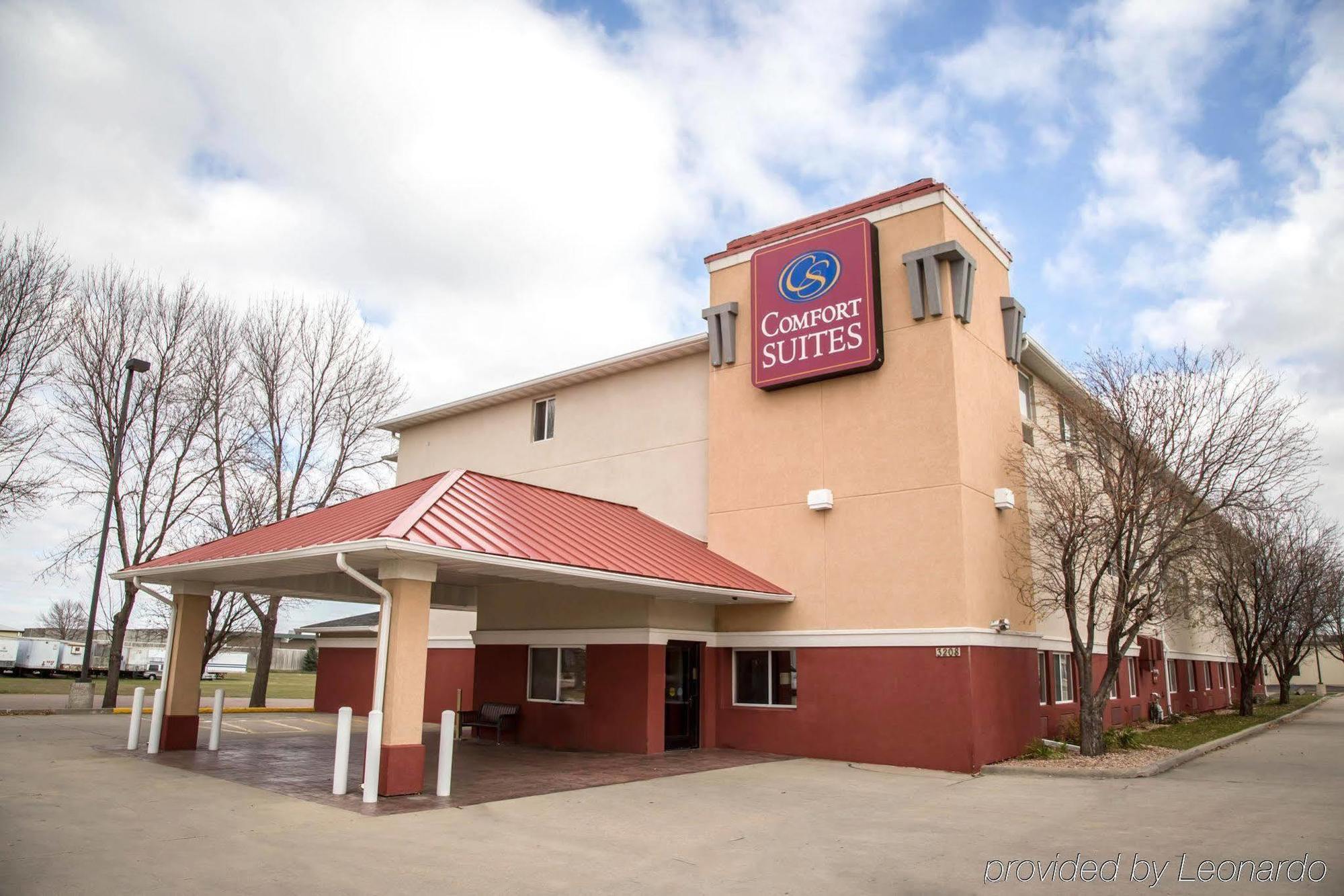 Comfort Suites Sioux Falls Exterior photo